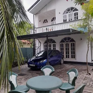 https://hellen-homestay.kandyhotelsnow.com
