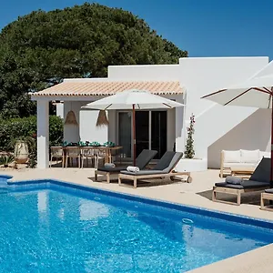 https://the-carobs-villa.hotelaalgarve.com